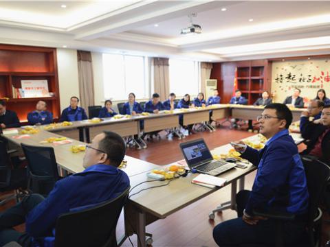 深学细悟转达头脑实力 ——mg不朽情缘集团党总支开展学习十九大精神 