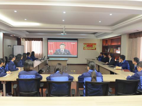 mg不朽情缘党总支组织党员收看学习十九大开幕会